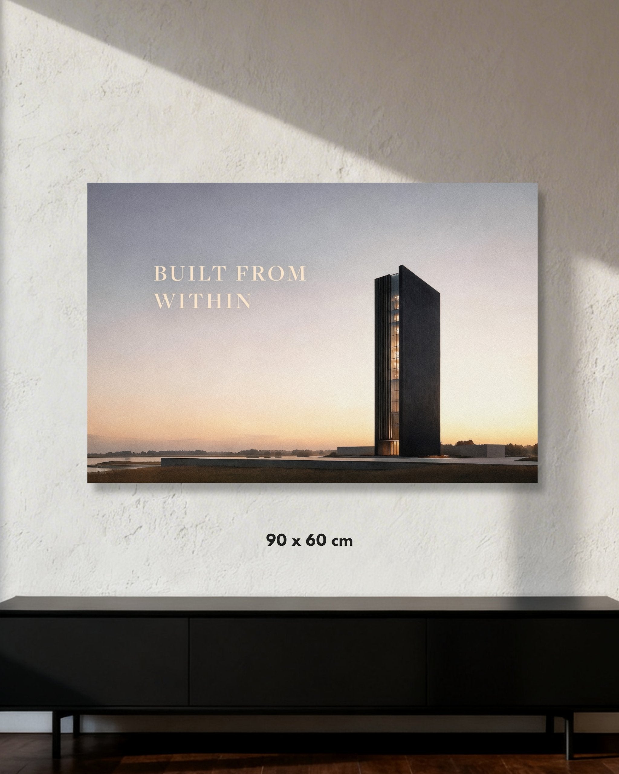 Statement Wandbild auf Alu-Dibond mit dem Statement "BUILT FROM WITHIN". Daneben ein dunkles und modernes Gebäude, das symbolisch für "BUILT" steht. Präsentiert in der Größe 90x60cm.