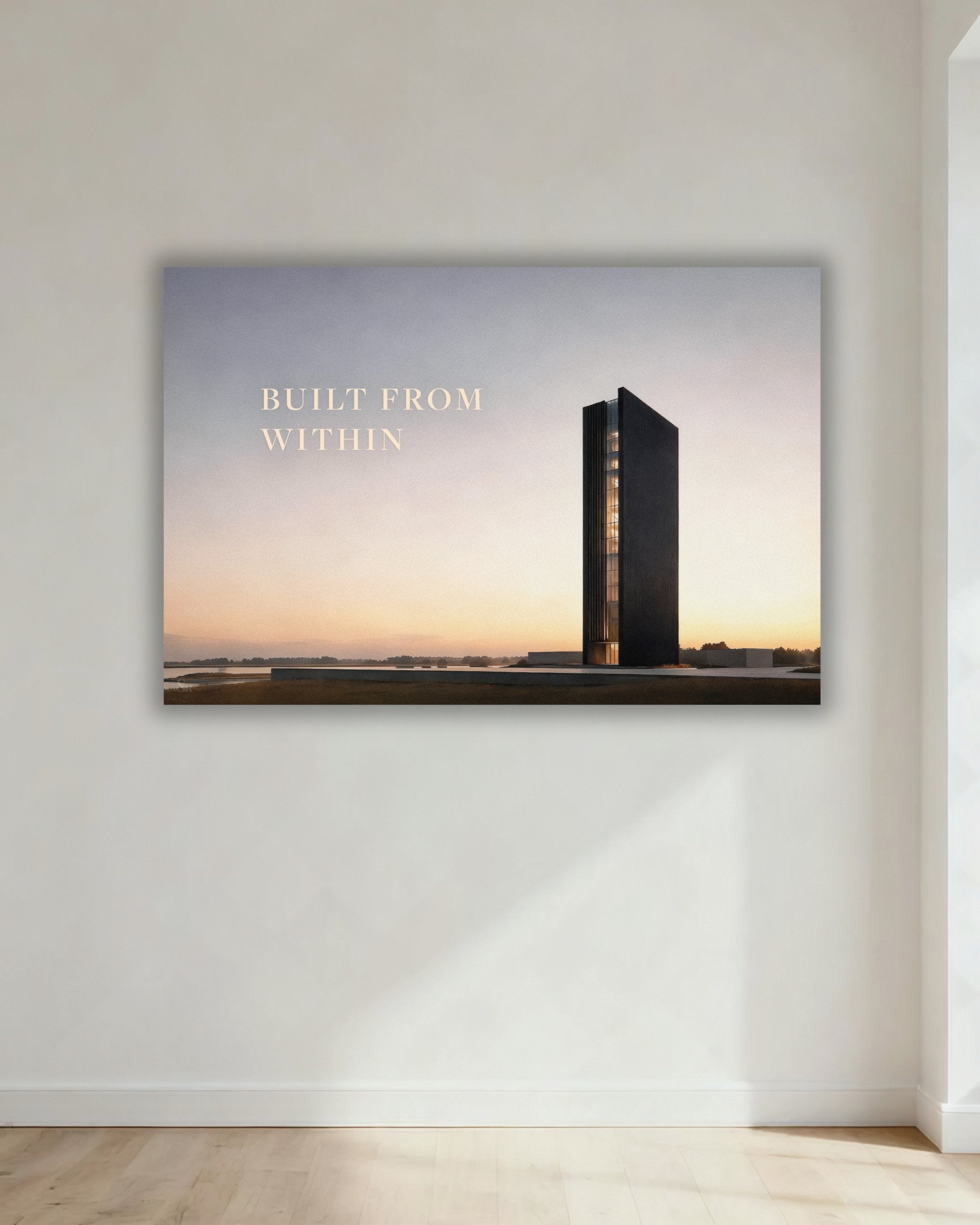 Statement Wandbild auf Alu-Dibond mit dem Statement "BUILT FROM WITHIN". Daneben ein dunkles und modernes Gebäude, das symbolisch für "BUILT" steht. Aufgehängt in einem Büro oder Homeoffice.