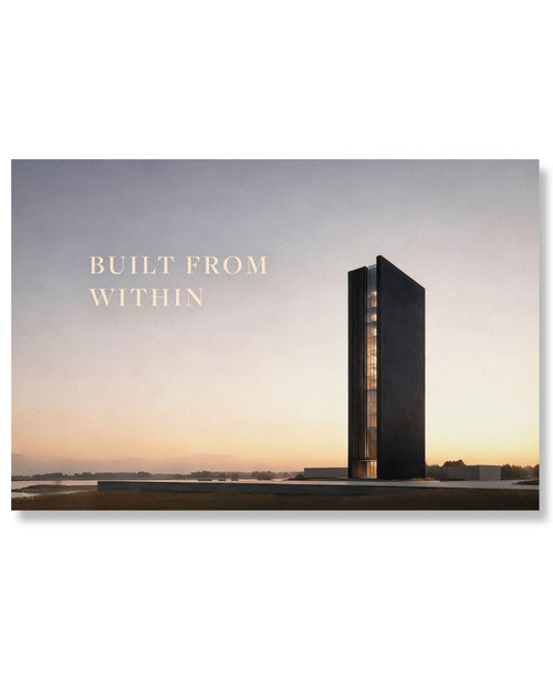 Statement Wandbild auf Alu-Dibond mit dem Statement "BUILT FROM WITHIN". Daneben ein dunkles und modernes Gebäude, das symbolisch für "BUILT" steht.