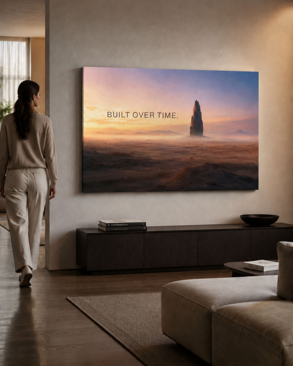 Leinwandbild „BUILT OVER TIME.“ von SuccessRemind mit monumentalem Fels in weiter Wüstenlandschaft bei warmem Morgenlicht - präsentiert im modernen Wohnbereich.