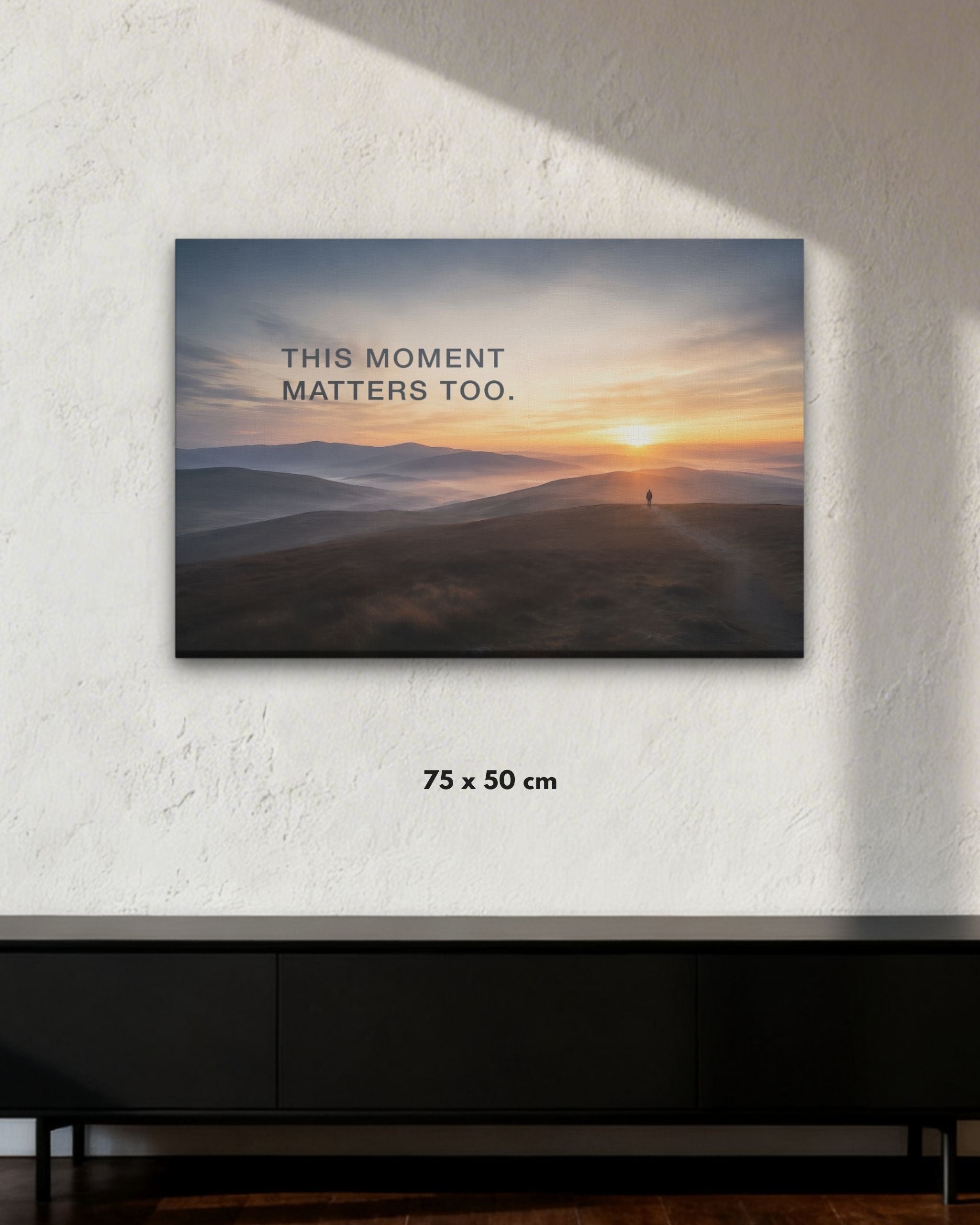 Statement-Wandbild auf Leinwand mit dem Mindset "This moment matters too." in der Größe 75x50cm.