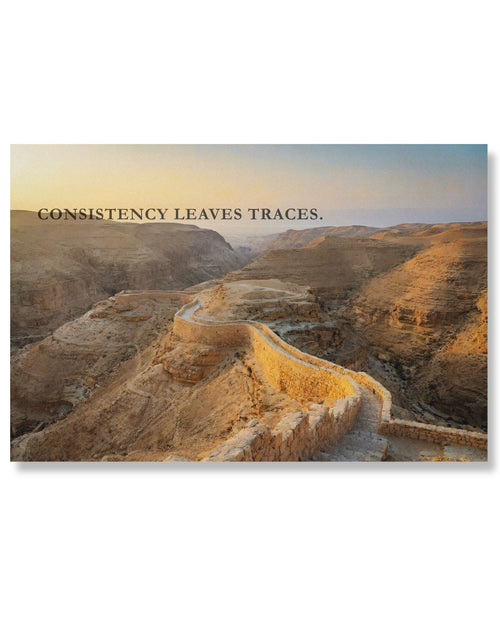 Statement-Wandbild "Consistency leaves traces." auf Alu-Dibond